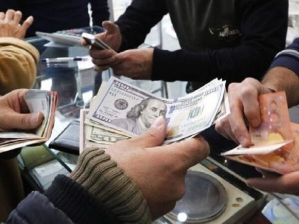کاهش تقاضای سفته بازی دلار