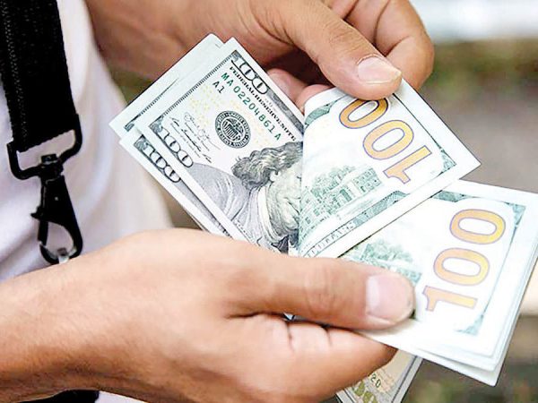 فروش 10 هزار دلار با کارت ملی در 5 بانک آغاز شد